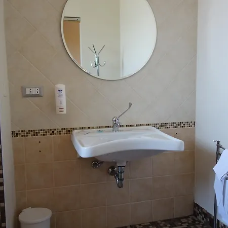 乌斯帕餐厅旅馆 2* Gorino Ferrarese